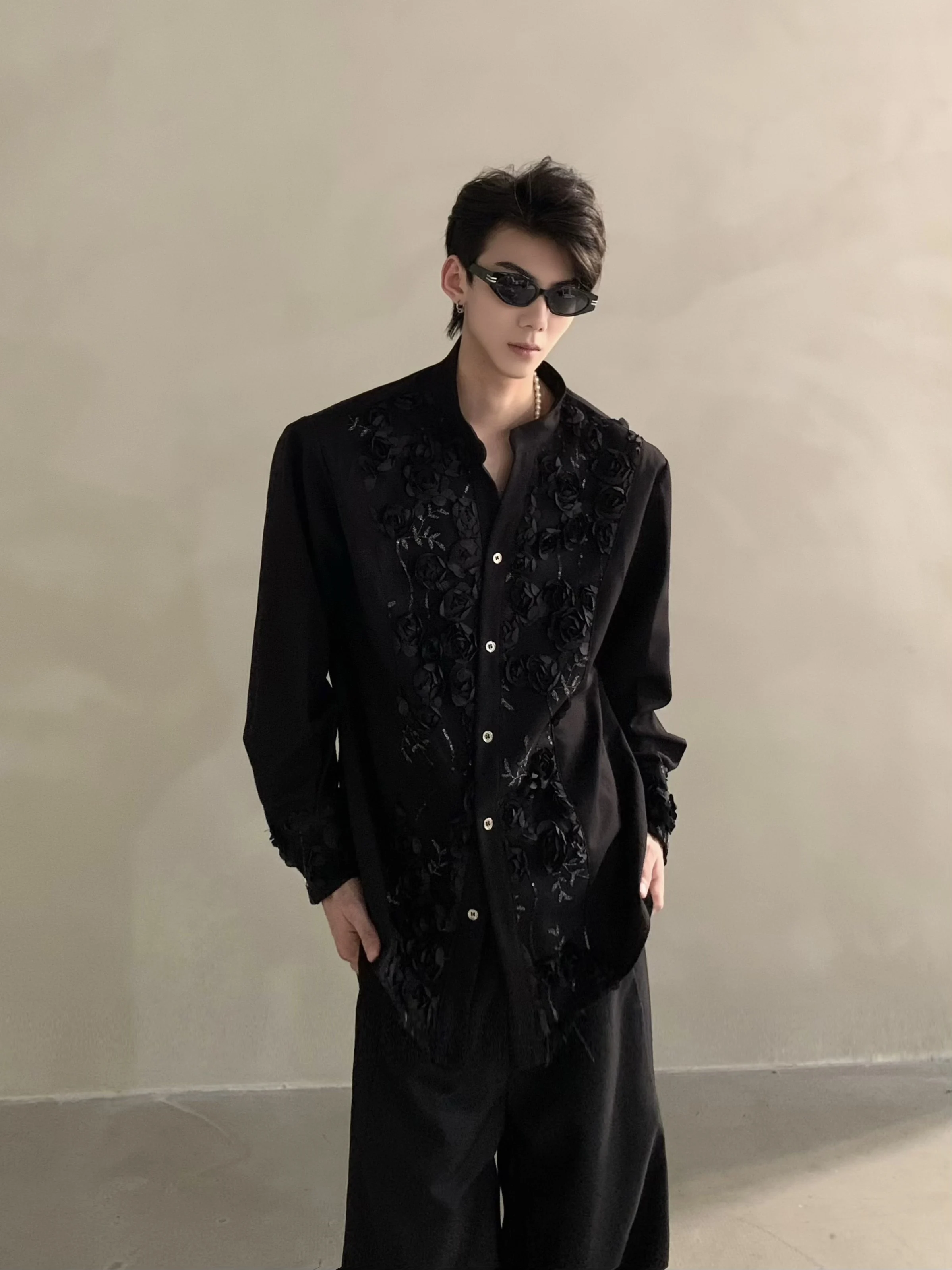 남성 2025 가을 라이트 럭셔리 하이엔드 3D 플로럴 디자인 패션 패딩 숄더 셔츠 남성 스타일리쉬 트렌디 셔츠