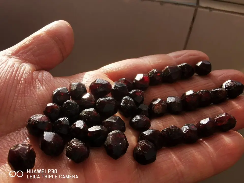 20pcs Natural Raw Rough Red Garnet Gemstone Rare Reiki Stone Crystals Specimens