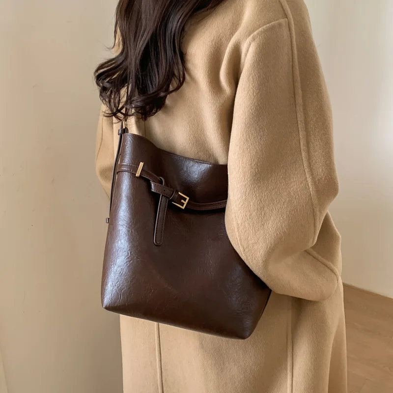 

2025 Winter Fashion Shoulder Bag for Women, Genuine Leather Large Capacity Multi-way Crossbody Tote, Vintage Chic Work Purse