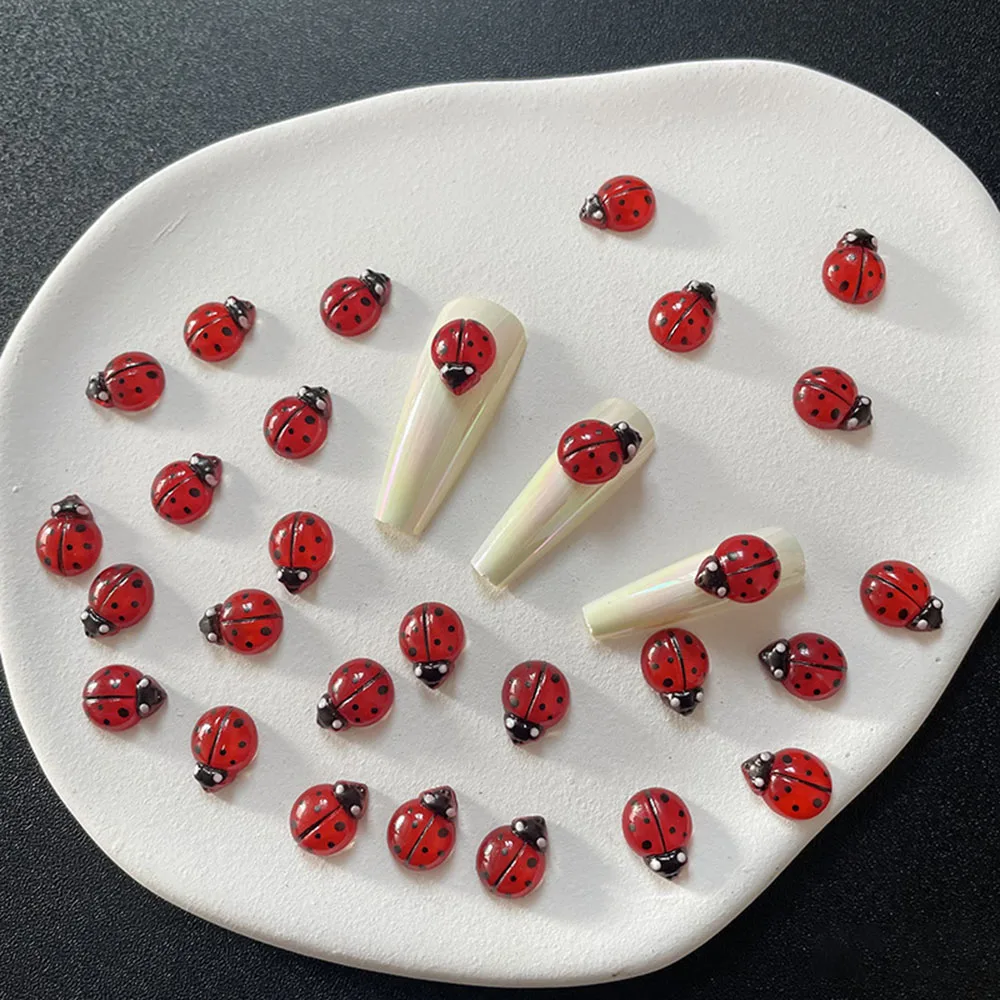 50 sztuk biedronka zawieszki do paznokci śliczne owady ozdoby do paznokci Charms 3D żywica akcesoria do paznokci czerwone akcesoria do paznokci biedronki otwarte/zamknięte skrzydła