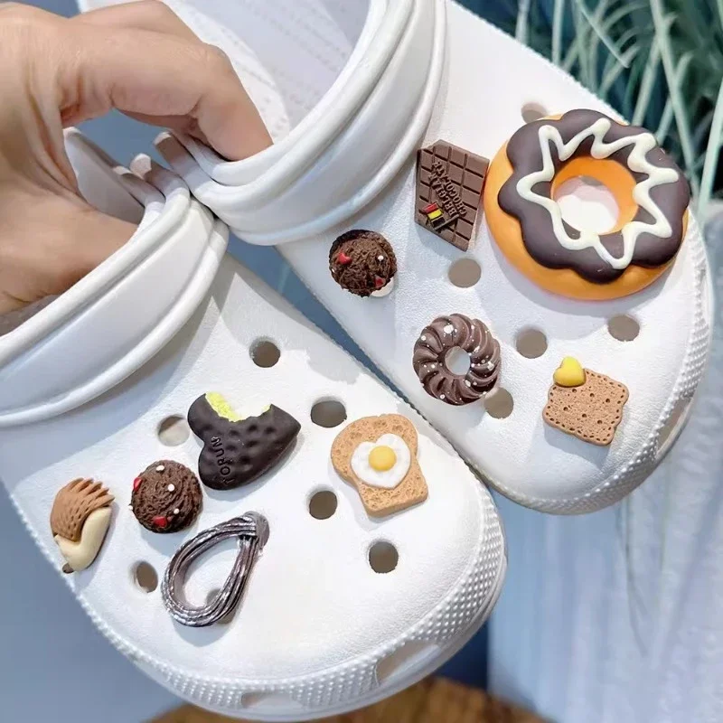 

Cartoon Foods Lovely Sandals Decorations All-match Fashion Vintage Clogs Buckle DIY Simulated Snacks Shoe Charms Designer Cute