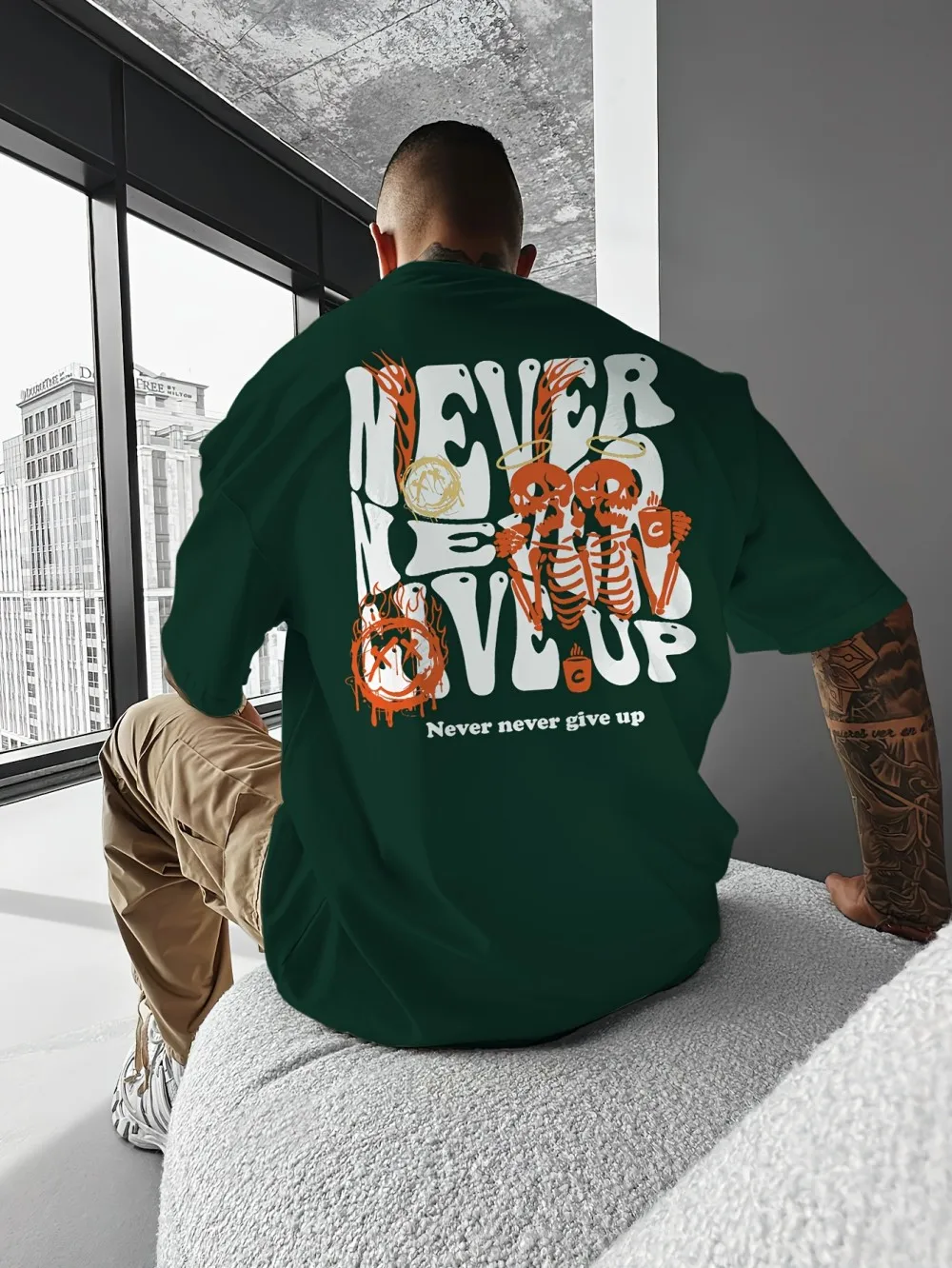 القميص الرجالي الجديد لصيف 2025 عبارة عن طباعة حروف ثلاثية الأبعاد كاجوال عصرية وقابلة للتنفس ومريحة