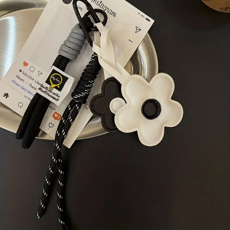 PU Leather Sunflower Keychain Cartoon Five Petal Flower Car Keyring Fashion Bag Pendant Contrasting Accessory