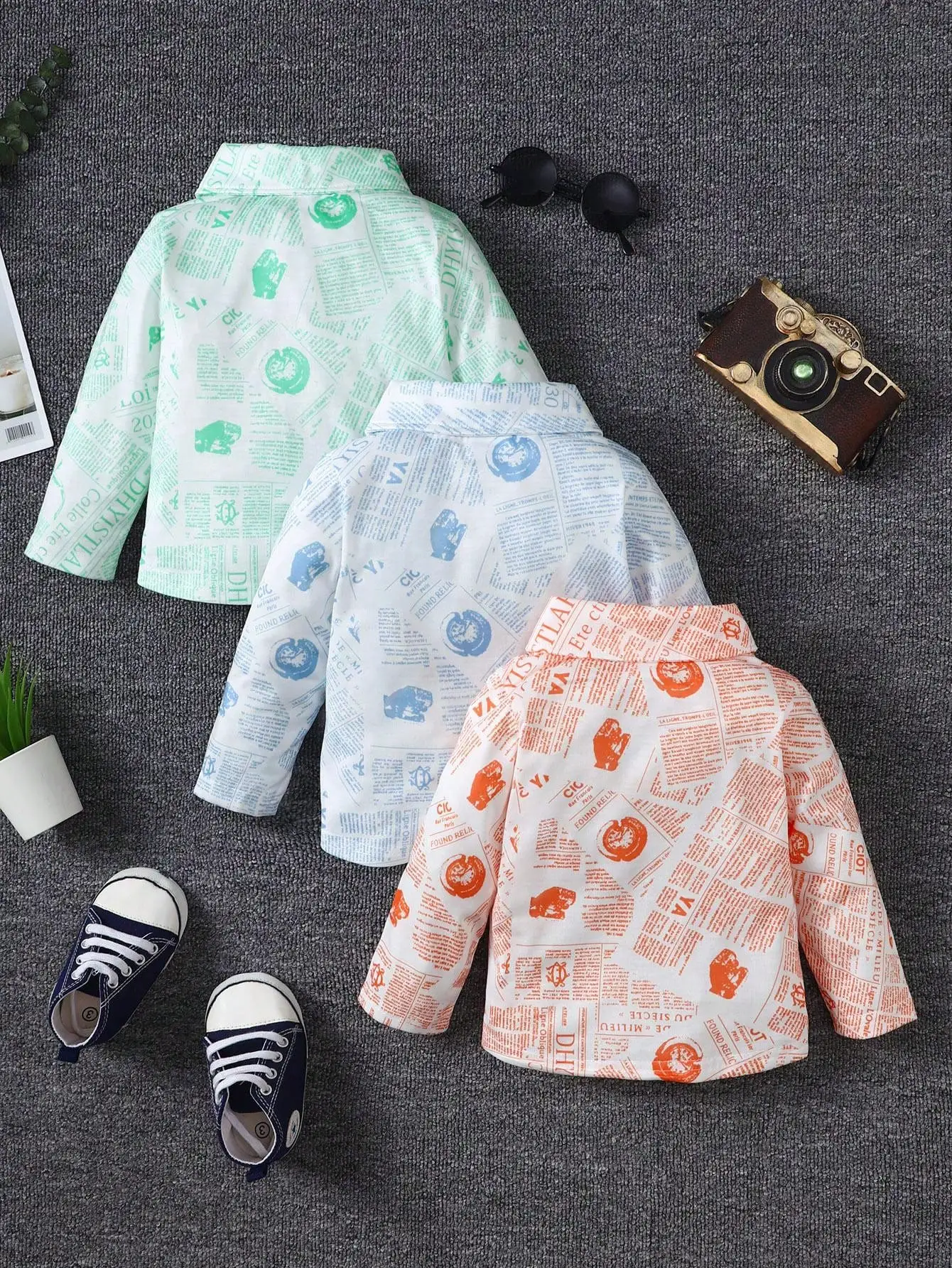 New Newspaper-Printed Long-Sleeved Shirt Set for Boys, Complete with a Stylish Black Bow Tie, Available in Three Fresh Colors, Suitable for Various Occasions Such as Baby's Birthday, Parties, and Everyday Outings, Creating a Stylish Gentlemanly Look for Little Boys.