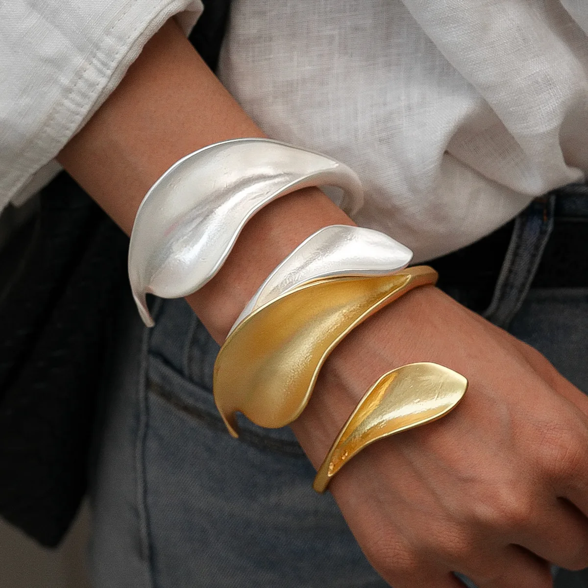 Punk Irregular Matte Metal Leaves Cuff Bangles For Women Girls Heavy Gold Color Bangles Fashion Women' Jewelry