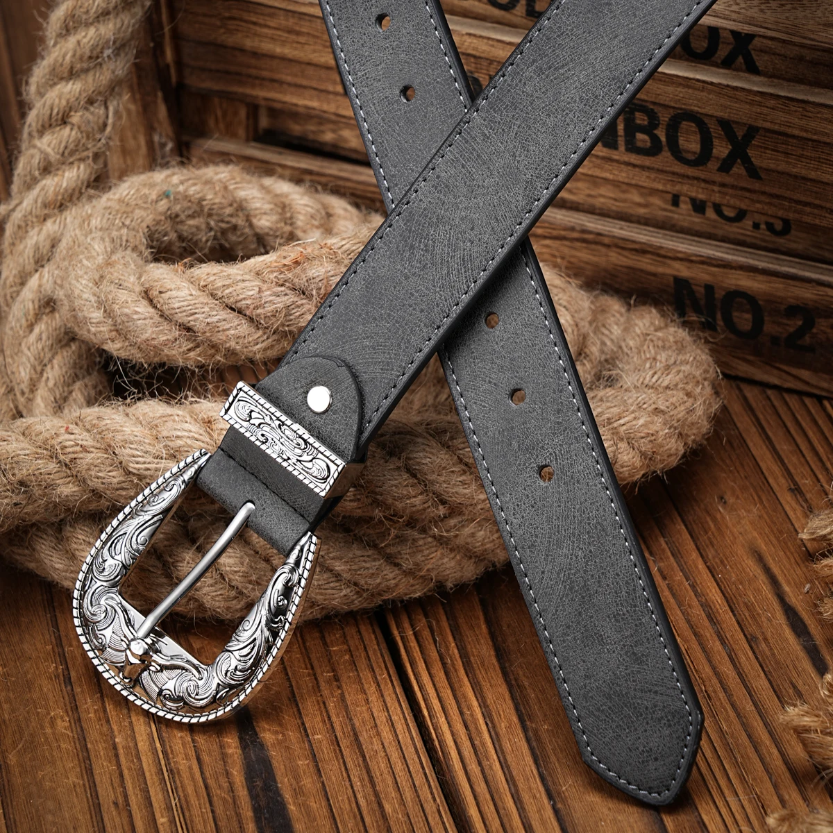 A men\'s and women\'s casual retro belt Western style! PU leather belt with metal buckle, suitable for daily work wear