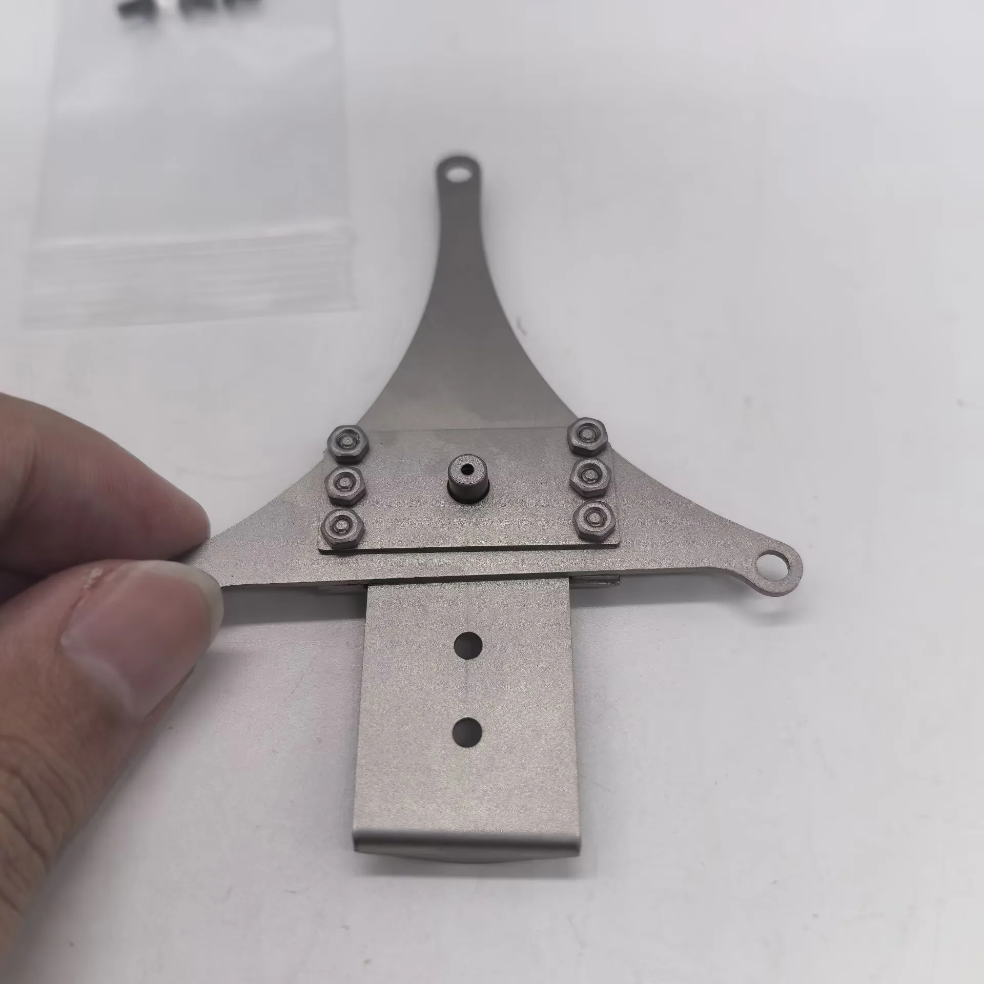 Boucle de batterie en métal moderne avant RC 1/14, siège fixe pour camion Iveco, pièces de bricolage