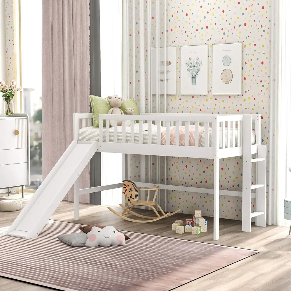 

Белая односпальная кровать с горкой, лестницей и защитными бортиками для детей и подростков - не требует пружинного блока.