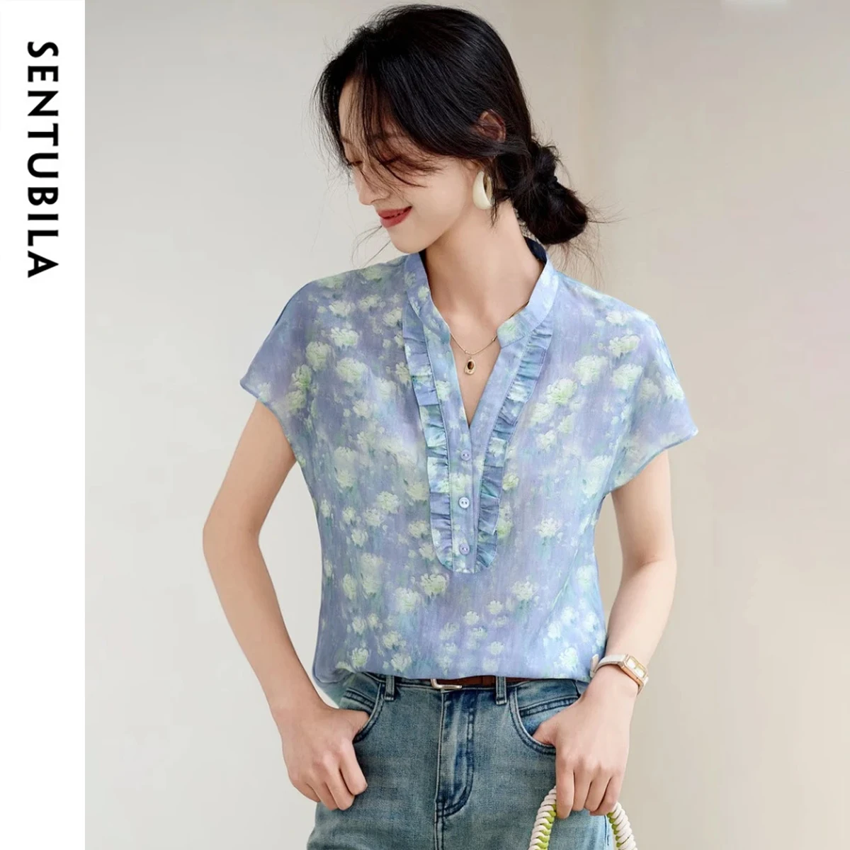 

SENTUBILA блузки с цветочным принтом для женщин, элегантные синие съедобные повседневные рубашки с v-образным вырезом и грибком дерева, свободная женская блузка 152CI1634