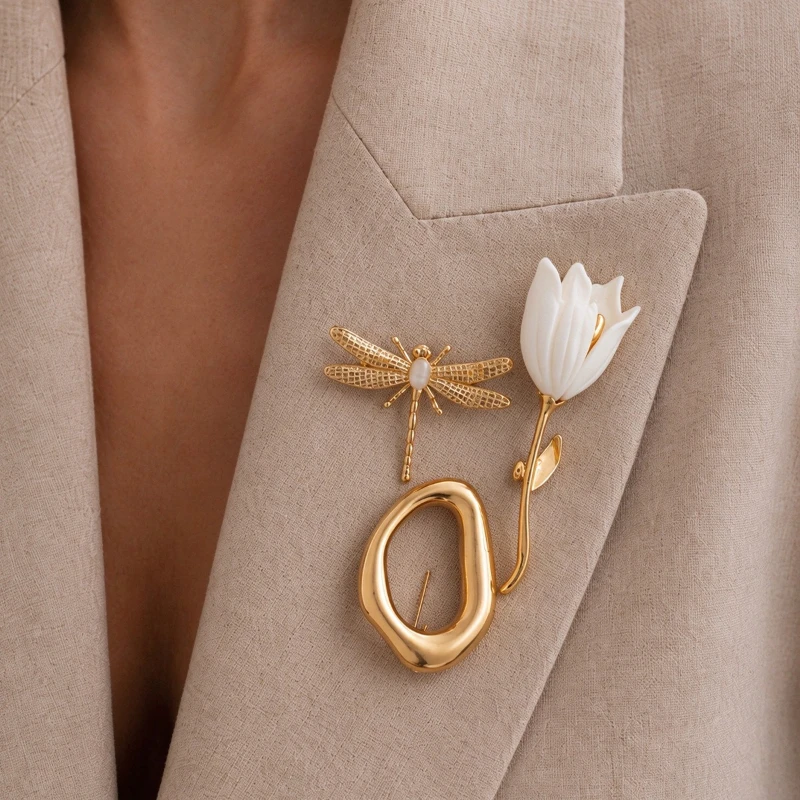 Fashion Luxury Elegant Temperament Tulip Flower Brooch for Women Metallic Hollow Dragonfly Brooch Suit Decoration Accessory Gift