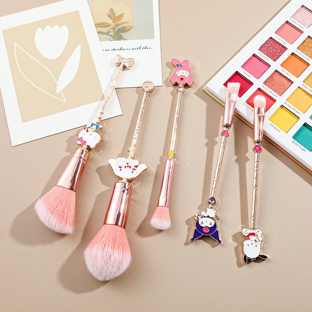 Set di pennelli per trucco in metallo da 5 pezzi Pennelli per trucco Sanrio Kuromi per guance Pennello per fondotinta cosmetico per occhi Regalo di Natale per la fidanzata