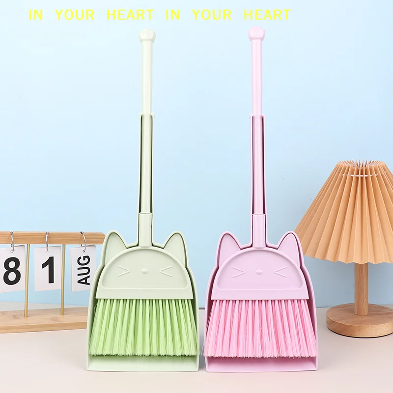 【X】1 Set Cartoon Flexible Bris - Kids Outdoor Broom 评论和价格