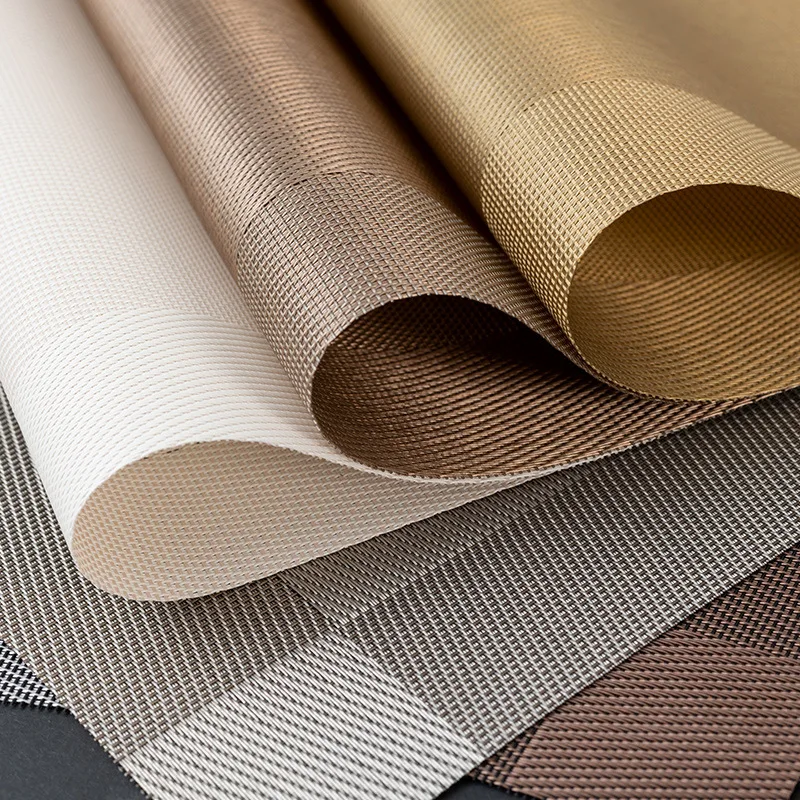 مجموعة مفارش أطباق باللون الرمادي الفضي مكونة من 6 سجادات مكان مقاومة للحرارة وغير قابلة للانزلاق لطاولة الطعام قابلة للغسل ومتينة من الفينيل المنسوج من الفينيل