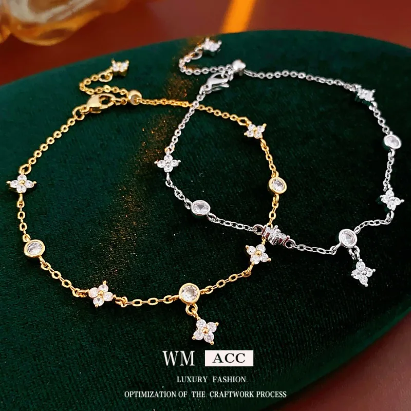 Vergoldetes Armband, funkelnder Zirkon-Kleeblatt-Charm, hypoallergene zierliche Kette, Büro- und Alltagskleidung, elegante Verpackung