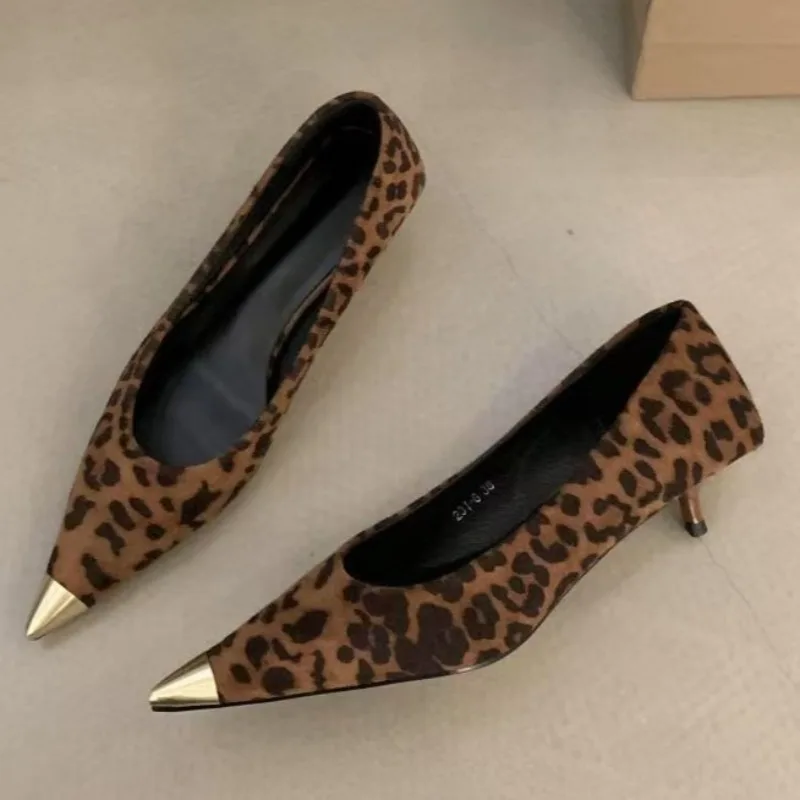 خنجر حذا فردي للسيدات خريف جديد معدني أشار تو الضحلة الجلد المدبوغ عدم الانزلاق مقاومة للاهتراء أحذية كعب منخفض