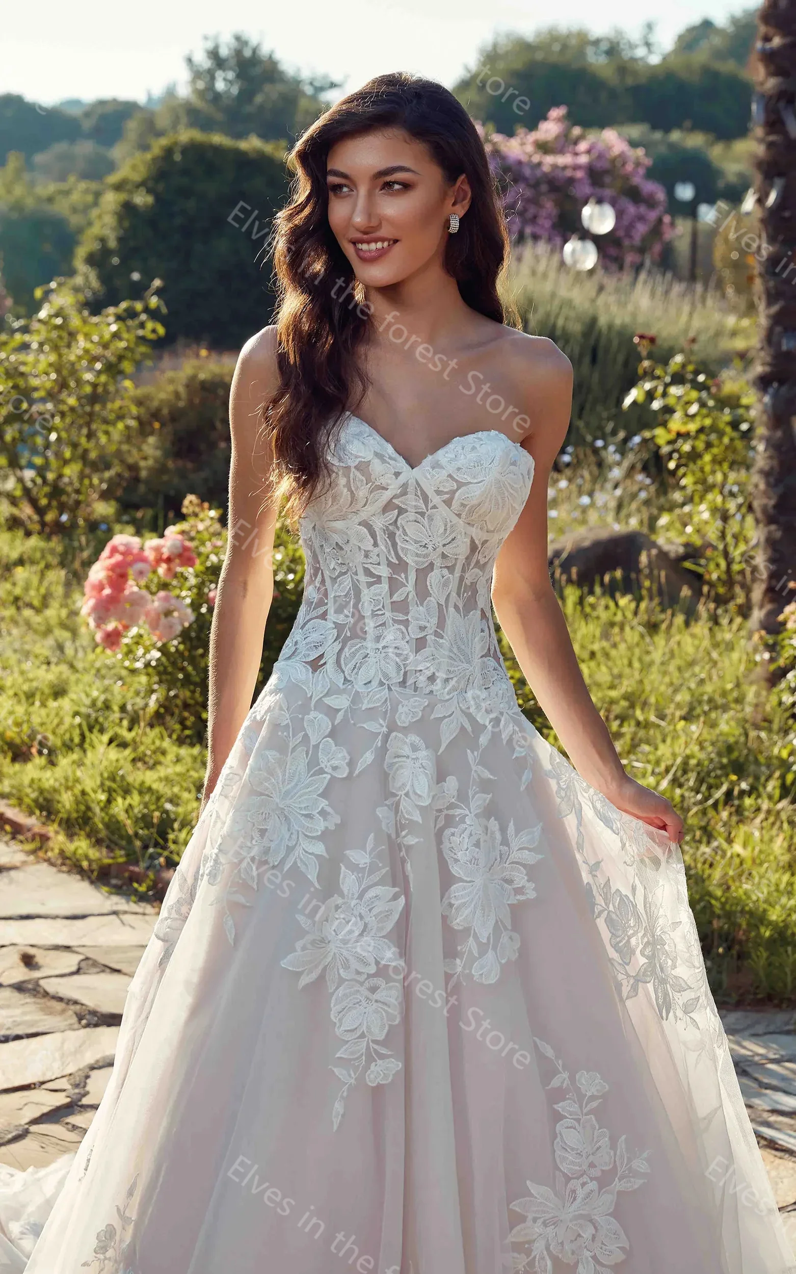 Charming ชุดแต่งงานสายลูกไม้ปุ่ม Appliques แขนกุดชุดเจ้าสาวเซ็กซี่กวาดรถไฟที่กําหนดเอง Vestidos De Mariee