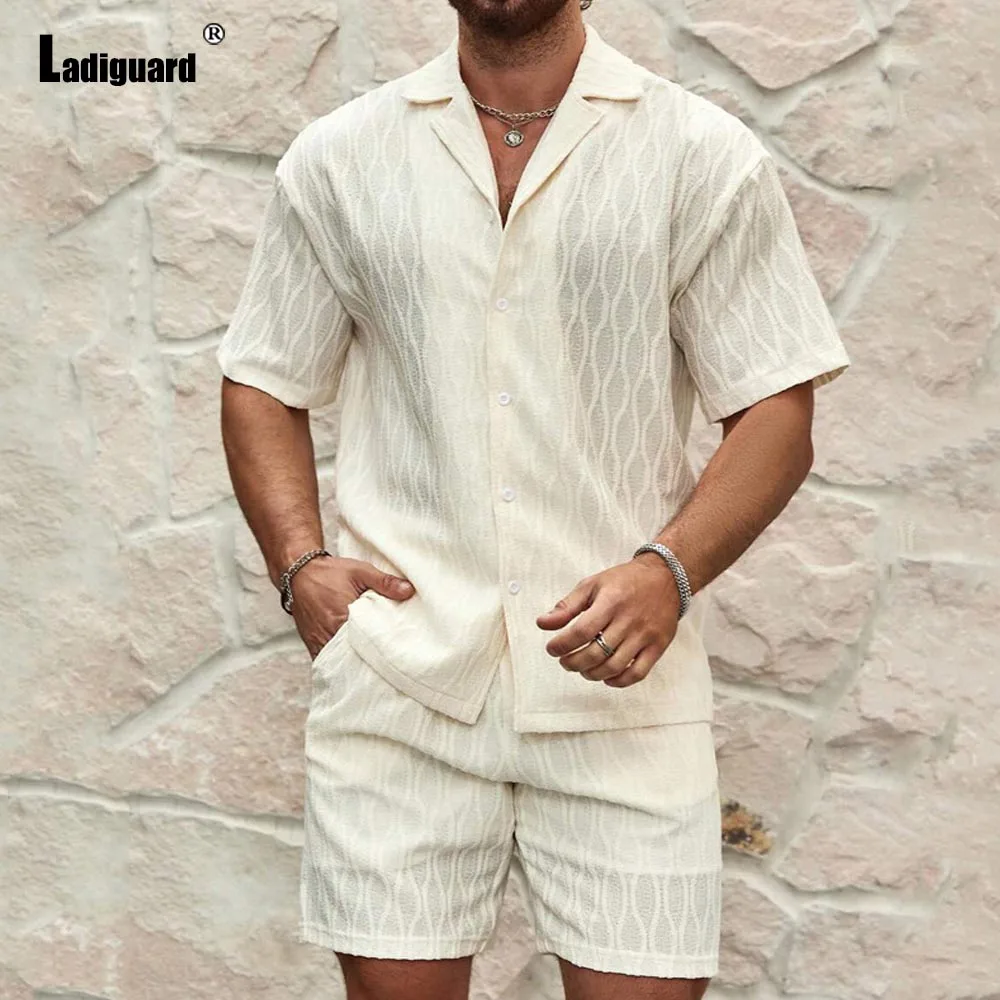 

Мужские модные жаккардовые комплекты из двух предметов, 2021, европейский стиль, блузка с зубцами, винтажные шорты, мужские повседневные пляжные спортивные костюмы, новый комплект