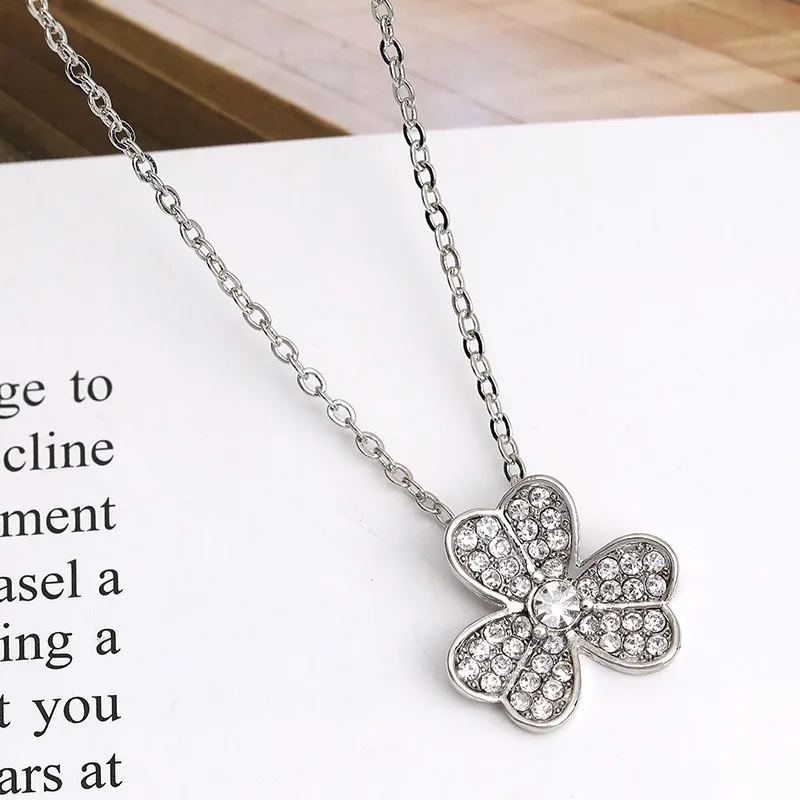

Clover necklace, clover zircon pendant, simple and elegant, diamond-encrusted necklace for girls