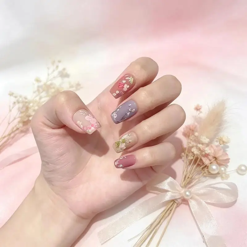 Free Tool Kit 3D Flower Pattern Nail 3D Relief Matte Texture Nail Short Square Shape Nail Matte-Finish Press-On Nails