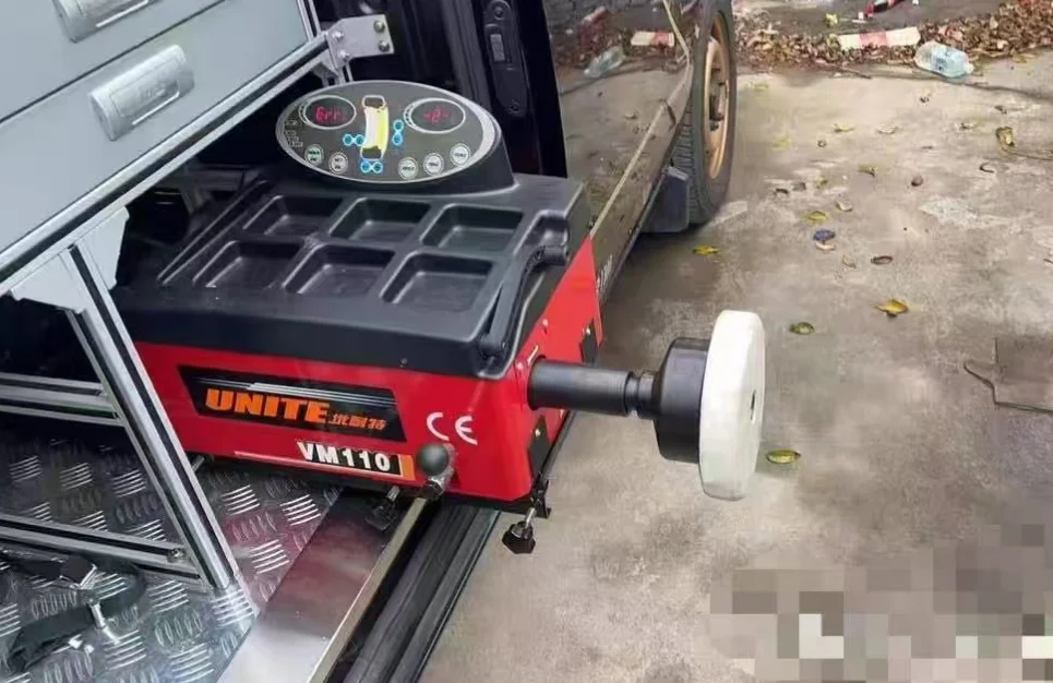 U-VM110 digital wheel balancer, high-precision automobile tire balancer, suitable for use in automobile repair shop workshops
