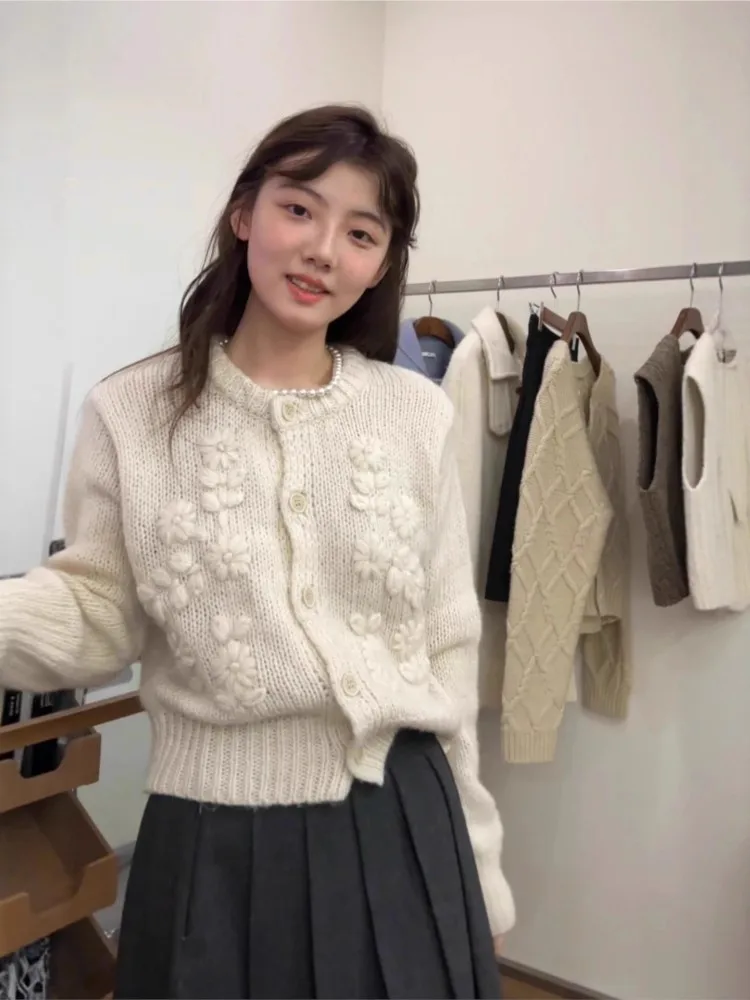 

2025 Autumn Commuting Sweater Sweet Cardigans Casual Cardigan Fall Clothes Flower Embroidery Solid Color Knitted Simple Style