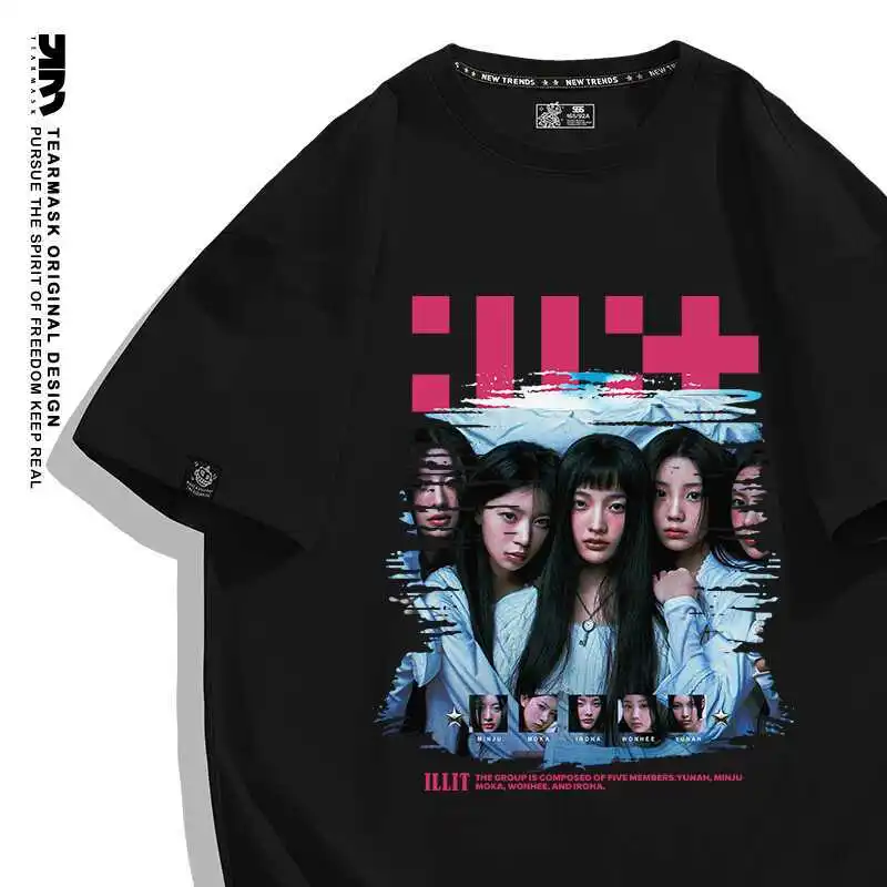 

Иллюзионная пеющая сцена с одинаковой футболкой, летняя мужская и женская портретная периферийная пеющая одежда, футболка с короткими рукавами