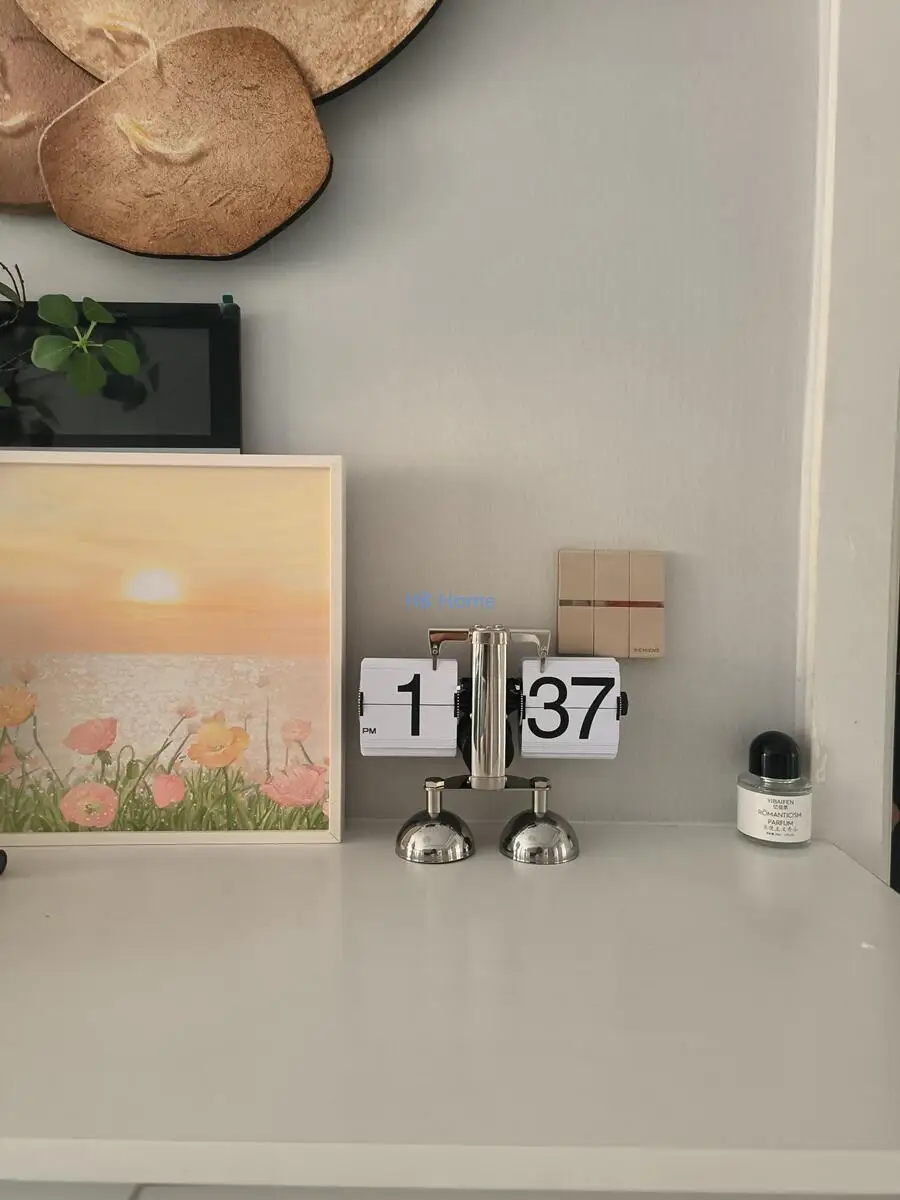 Luxury Automatic Page Turning Clock Desktop Decoration Retro Mechanical Watch Digital Clock Creative Living Room Ornament Gifts