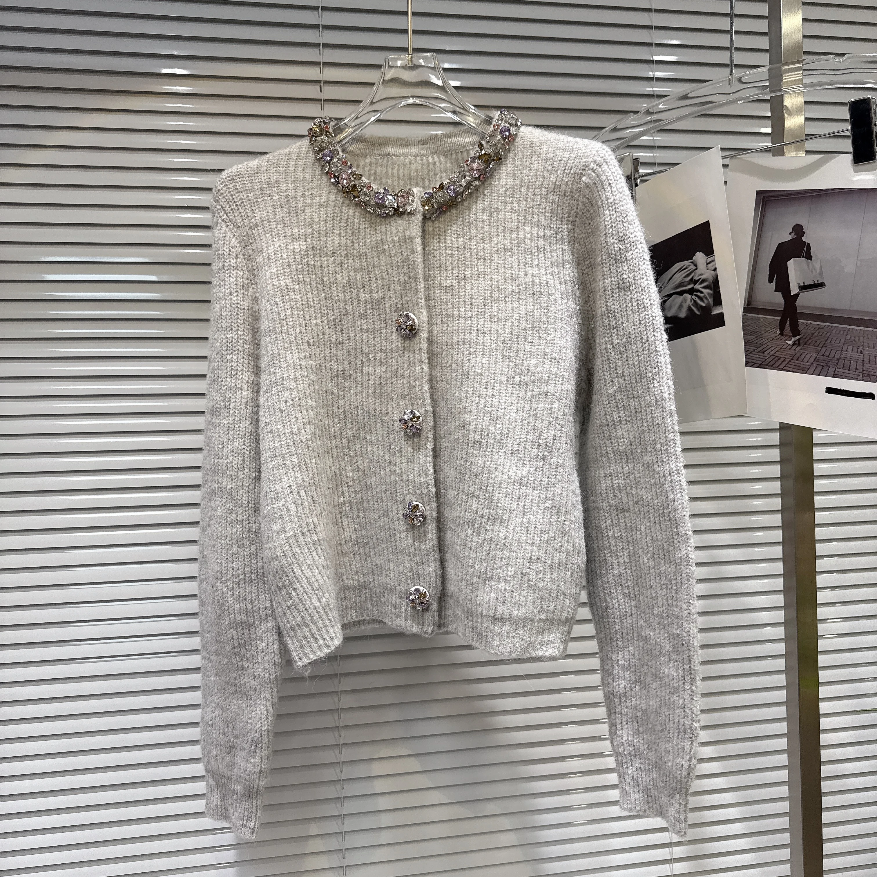 French Fashion Elegant Heavy Industry Diamond Round Neck Long Sleeve Single-Breasted Knitted Sweater Short Cardigan Women Autumn