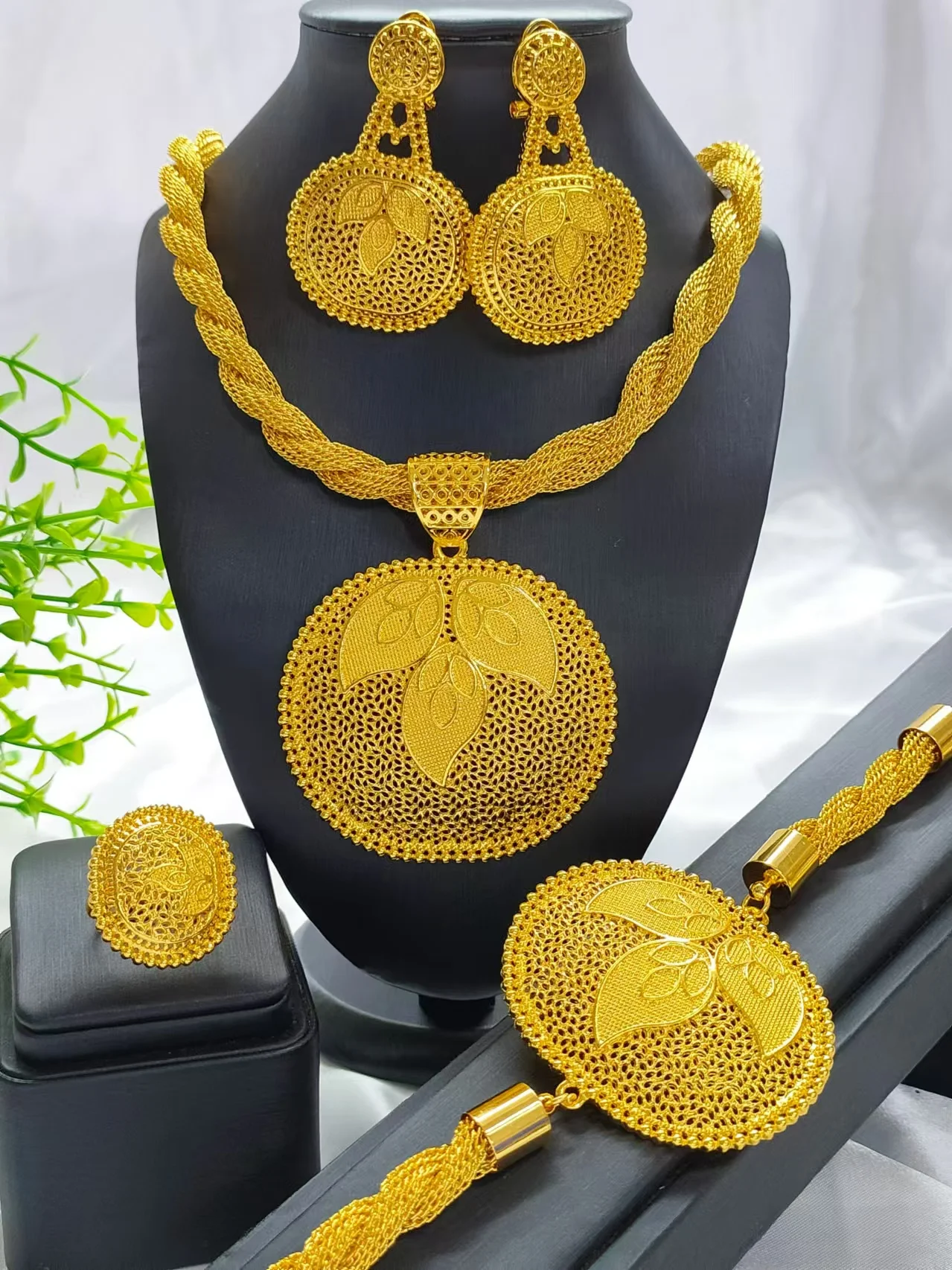 

Fashion Jewelry Set Dubai Gold Color Nigerian Wedding African Round Pendant Necklace Jewellery Set Party Gift