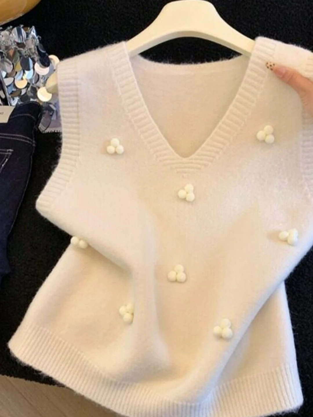 Decorative Knitted Vest Women's Spring Autumn 2026 New Style Layered Wear Slimming Shoulder Top V-neck 3D Flocking Design