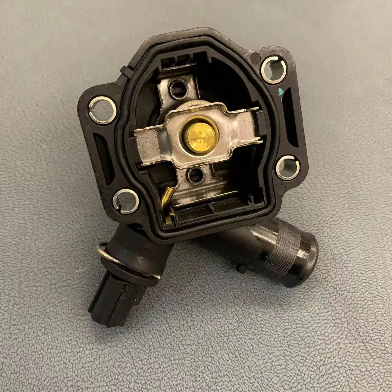 

AADD-NEW Thermostat Housing for Volvo S60 S80 V70 V60 XC60 XC70 XC90 Land Rover LR2 OEM 31355151