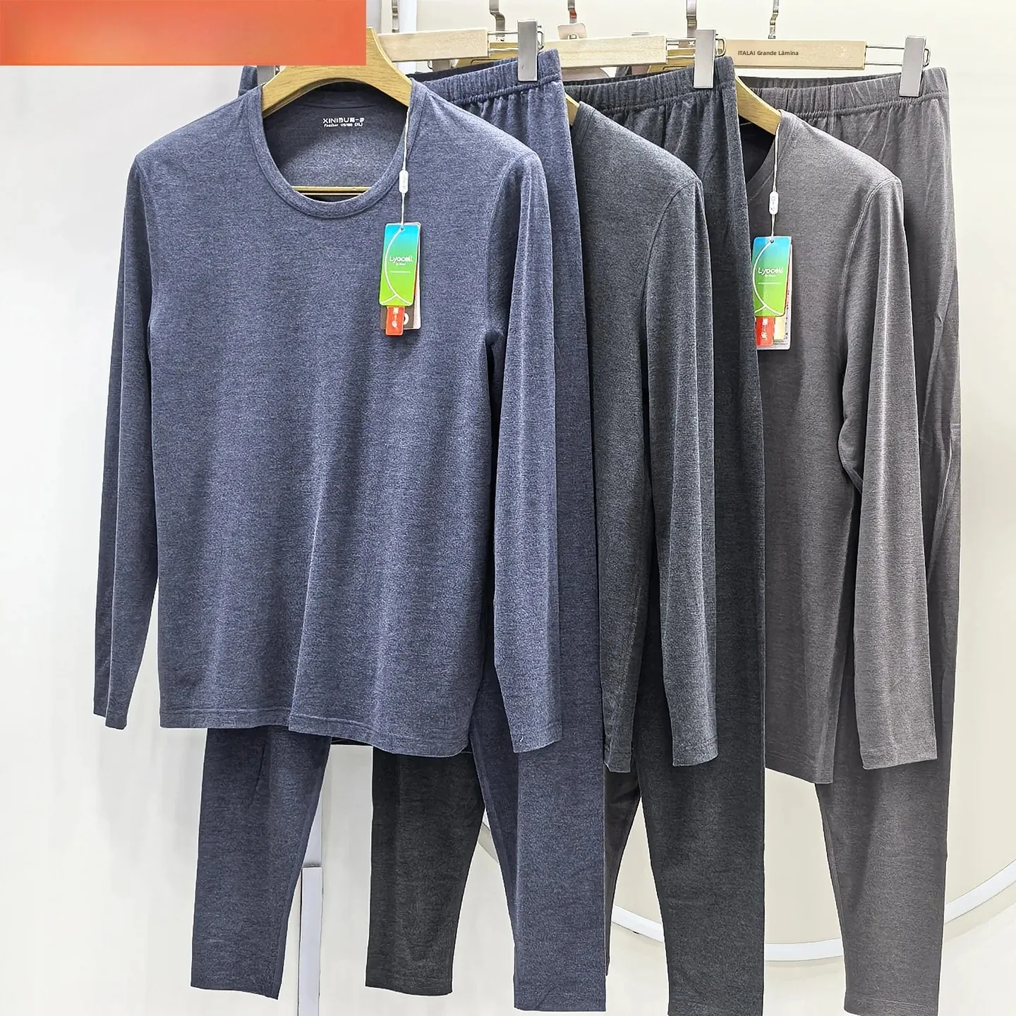 nouveau-sous-vetement-chaud-pour-homme-couche-de-base-en-coton-a-motif-plume-doree-vetements-d'automne-et-d'hiver-ensemble-manches-longues-et-pantalon-style-simple-pour-jeunes-couleur-unie