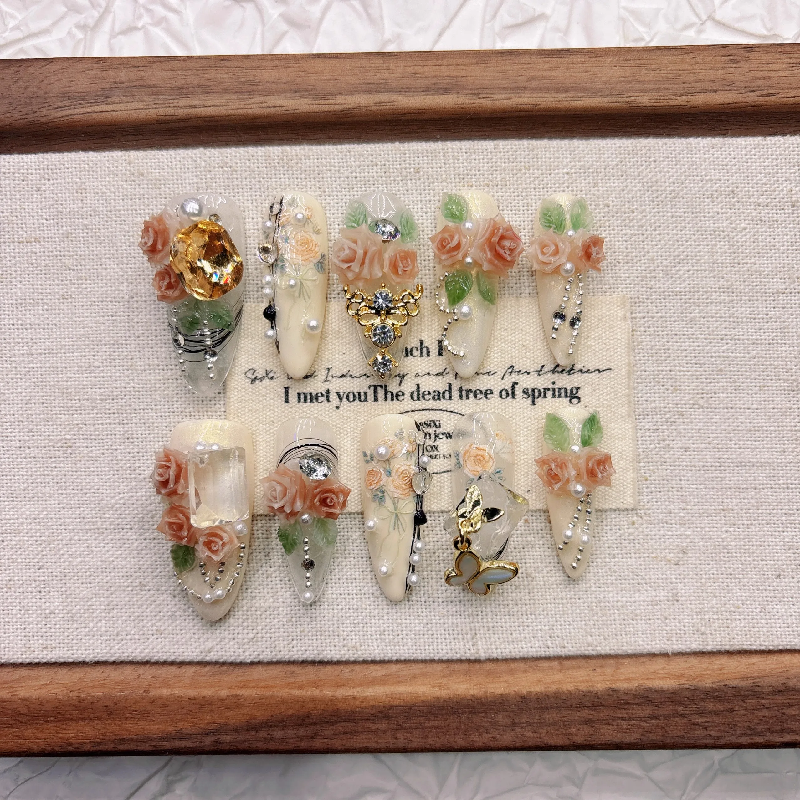 ฤดูใบไม้ผลิ Rose Nail Art Elegant ดอกไม้เล็บปลอมเพิร์ล Rhinestone Leaf Decor สําหรับงานแต่งงาน Dating Party สวมใส่ทุกวัน