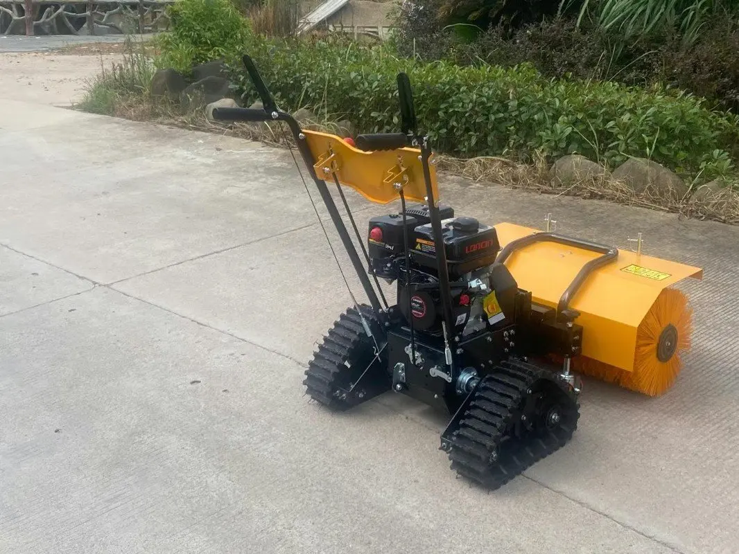 Municipal Sanitation Road Snow Removal Equipment Small Hand-pushed Crawler Snowplow Crawler Export Snow Remover