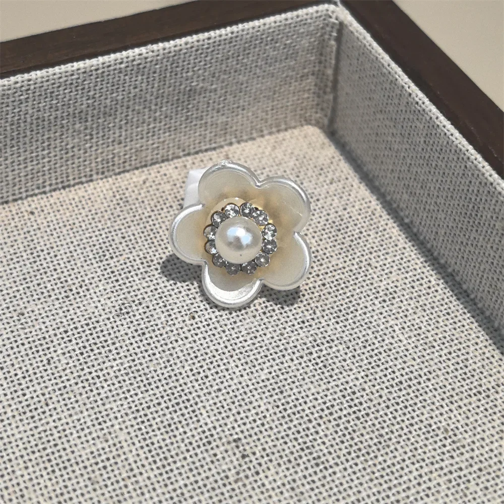 1 Stück fortschrittliche Perlen-Blumen-Schnürsenkel mit modischem Schmetterlings-Charm, DIY-Sneaker-Dekoration, einzigartiges Accessoire für Schuhdekorationen – Detail 13