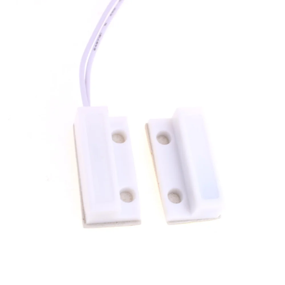 Magnetic switch MC-38 for doors or windows. Sensor normally closed