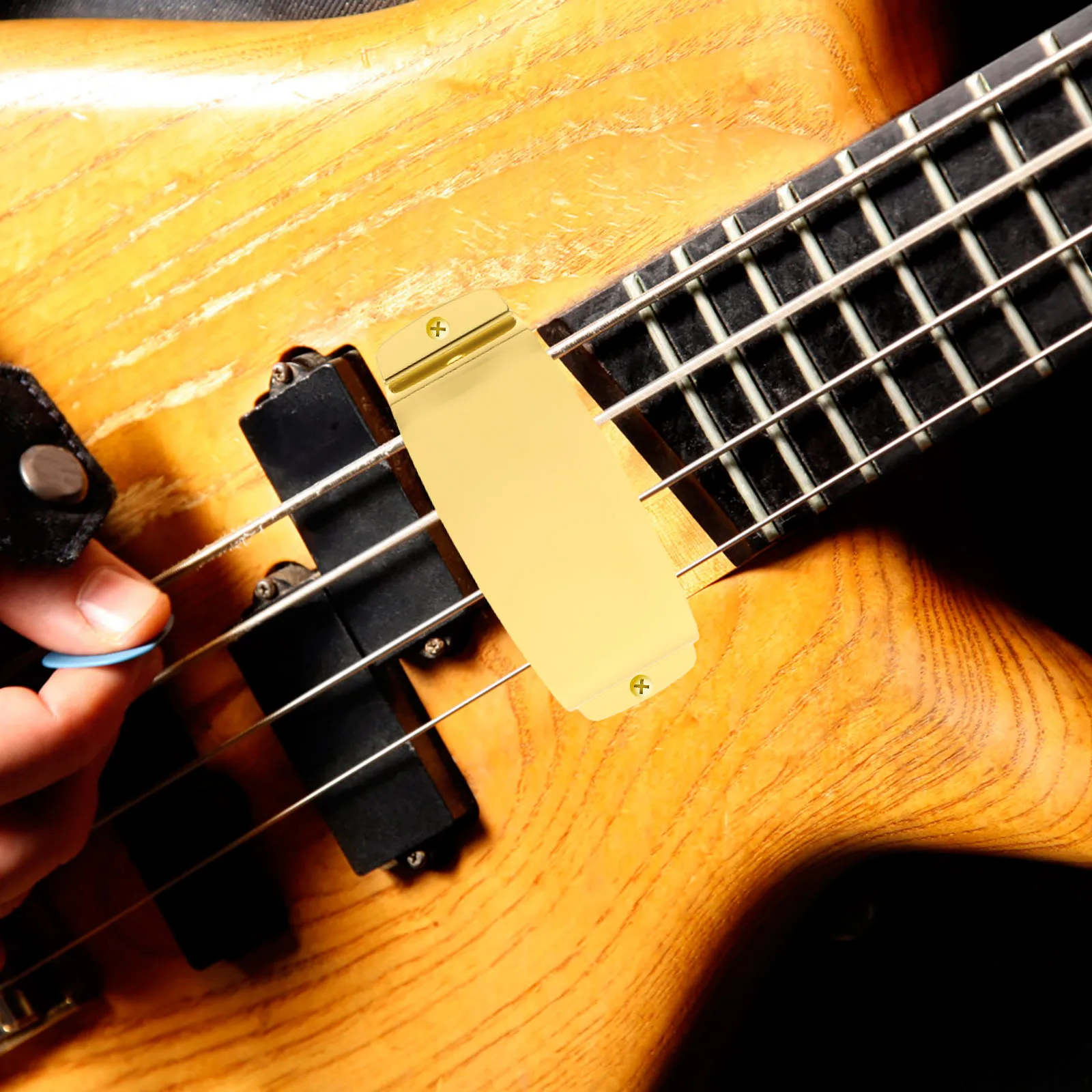 

1Pcs Bass Pickup Cover Exquisite Craftsmanship Zinc Alloy Protection Plate Easy to Use and Carry Suitable for Long Term Use