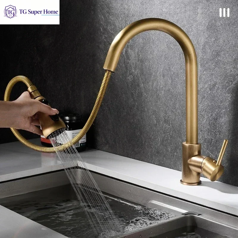 Antique-Style Brass Swivel Pull-Out Kitchen Tap for Sink Basins Vintage-Look Hot and Cold Water Tap