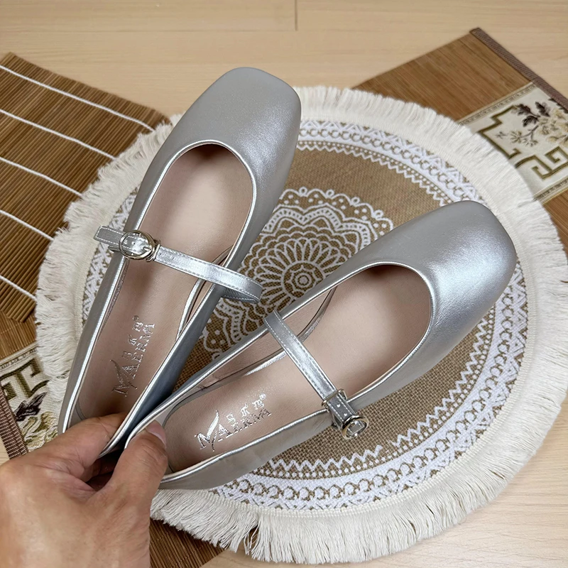 

2024, весенние новые модные повседневные кожаные серебряные туфли на плоской подошве для женщин, лоферы Мэри Джейн с квадратным носком, коричневые, красные туфли на плоской подошве, большой размер