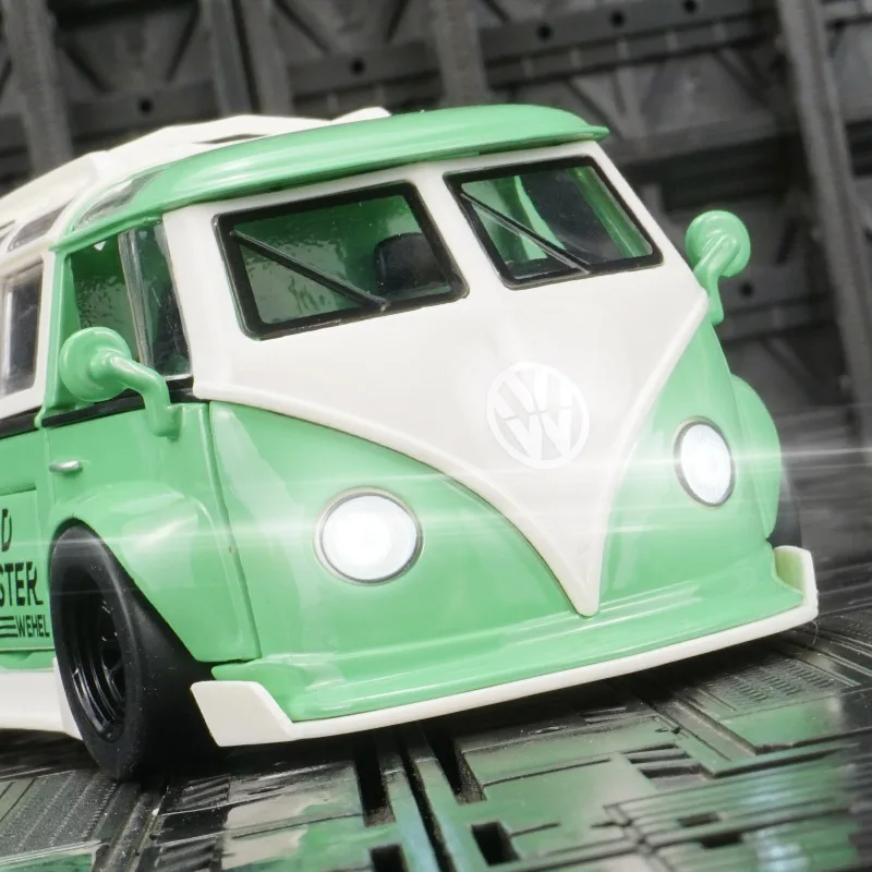 1:32 simulation Volkswagen T1 alloy car model retro van sound and light feedback sports car gift door can be opened