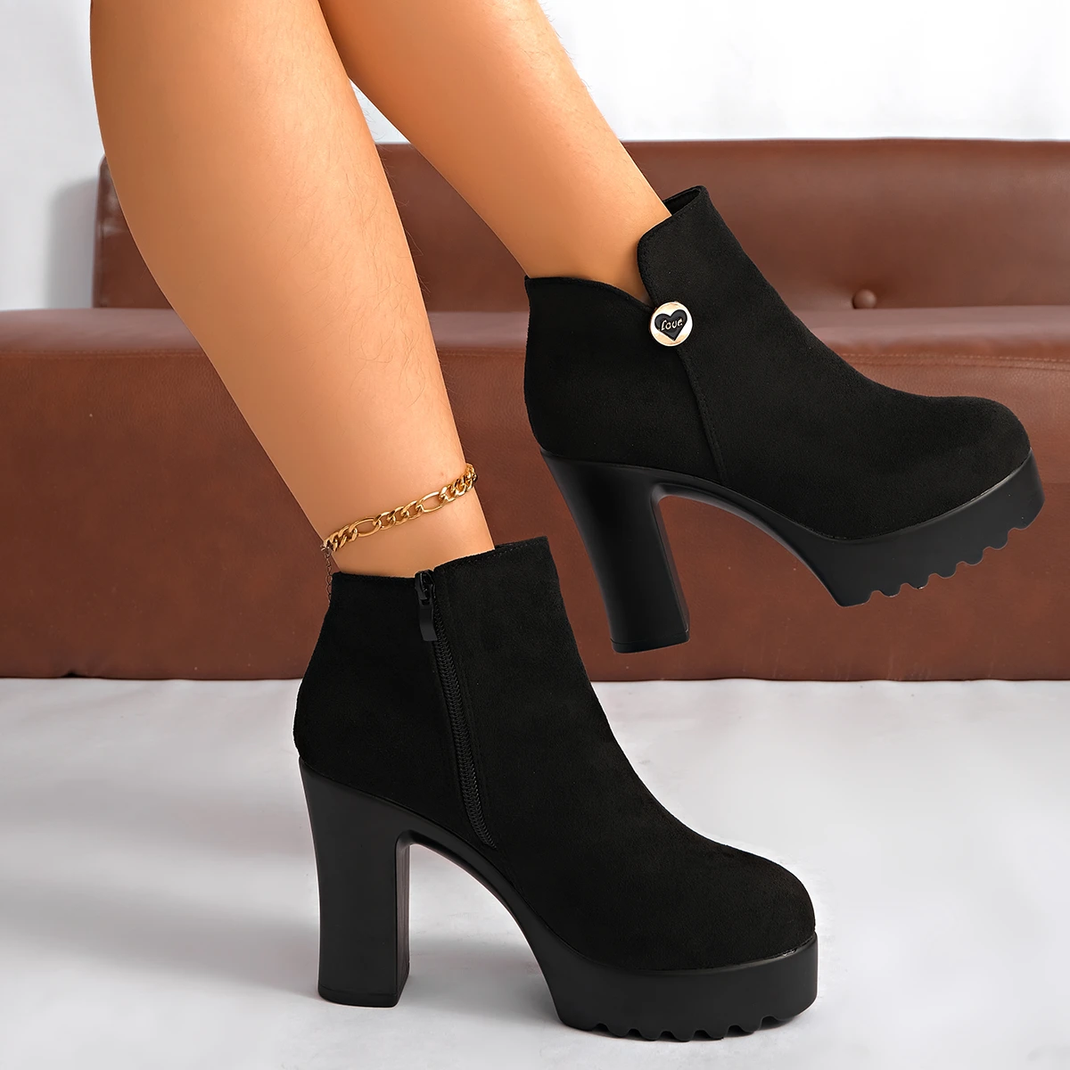 Modische neue runde Zehen-Wildleder-bequeme High Heels, rutschfeste kurze Stiefel, sexy, elegante Winter-Freizeitstiefel für Damen