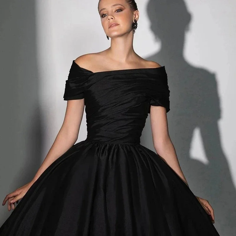 Meetlove مخصص الساتان خارج الكتف الكرة ثوب الطابق طول سستة بسيطة مساء رداء حفلات أسود أنيق للنساء 2025