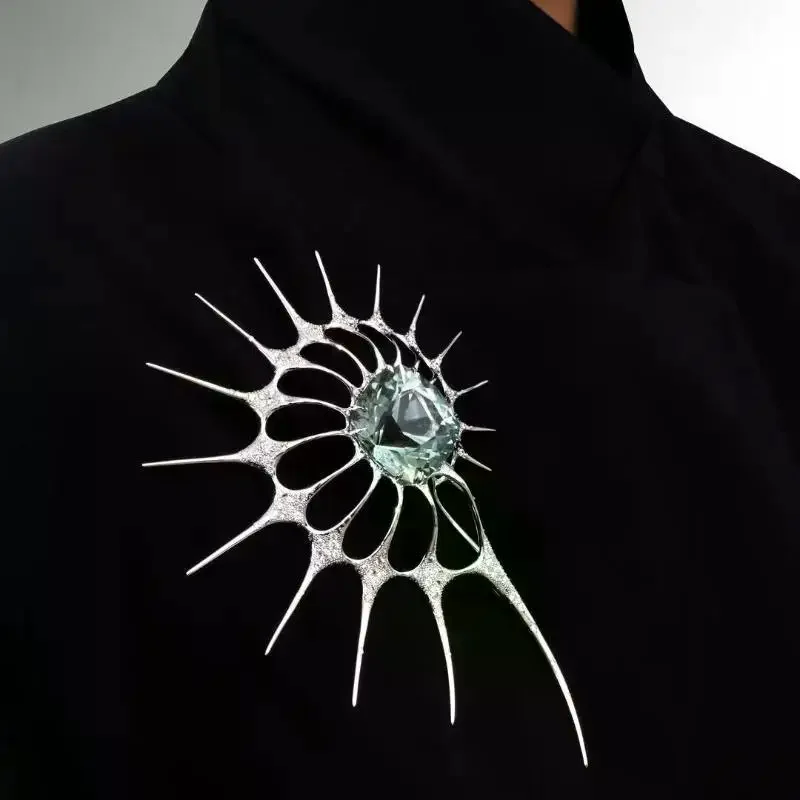 Spiky Rhinestone Irregular Brooch Luxury Punk Gothic Statement Pin Exaggerated Fashion Accessory for Street Wear