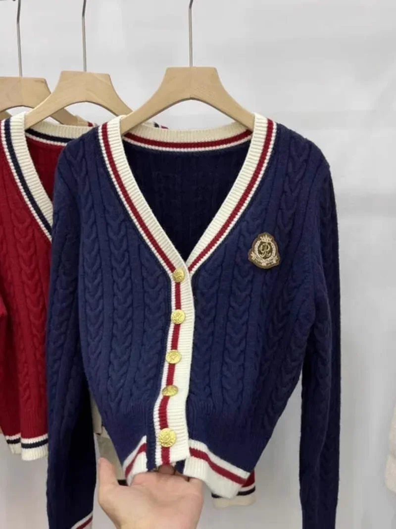 Estilo britânico retro feminino cinza cardigan tricô camisola faculdade crachá bordado y2k jaqueta casaco feminino menina inverno com decote em v topos