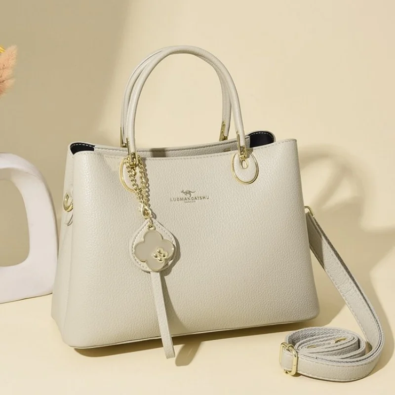 

High-End Women's Tote Bag Made Of Fine Leather Featuring Paris High-End Commuter Vintage Look​