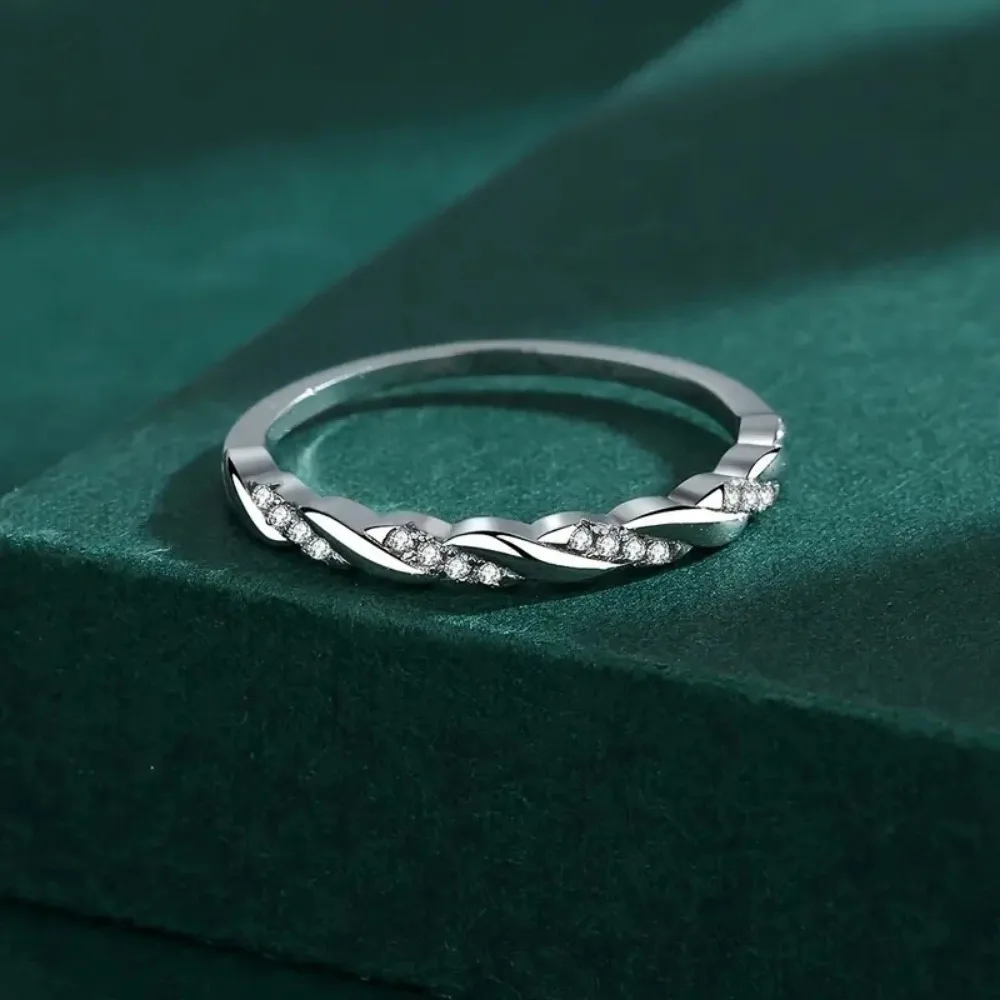 Minimalist Fashion Silver Color Twisted Design Inlaid 5A Zircon Mobius Couples Rings for Women Engagement Wedding Jewelry Gifts