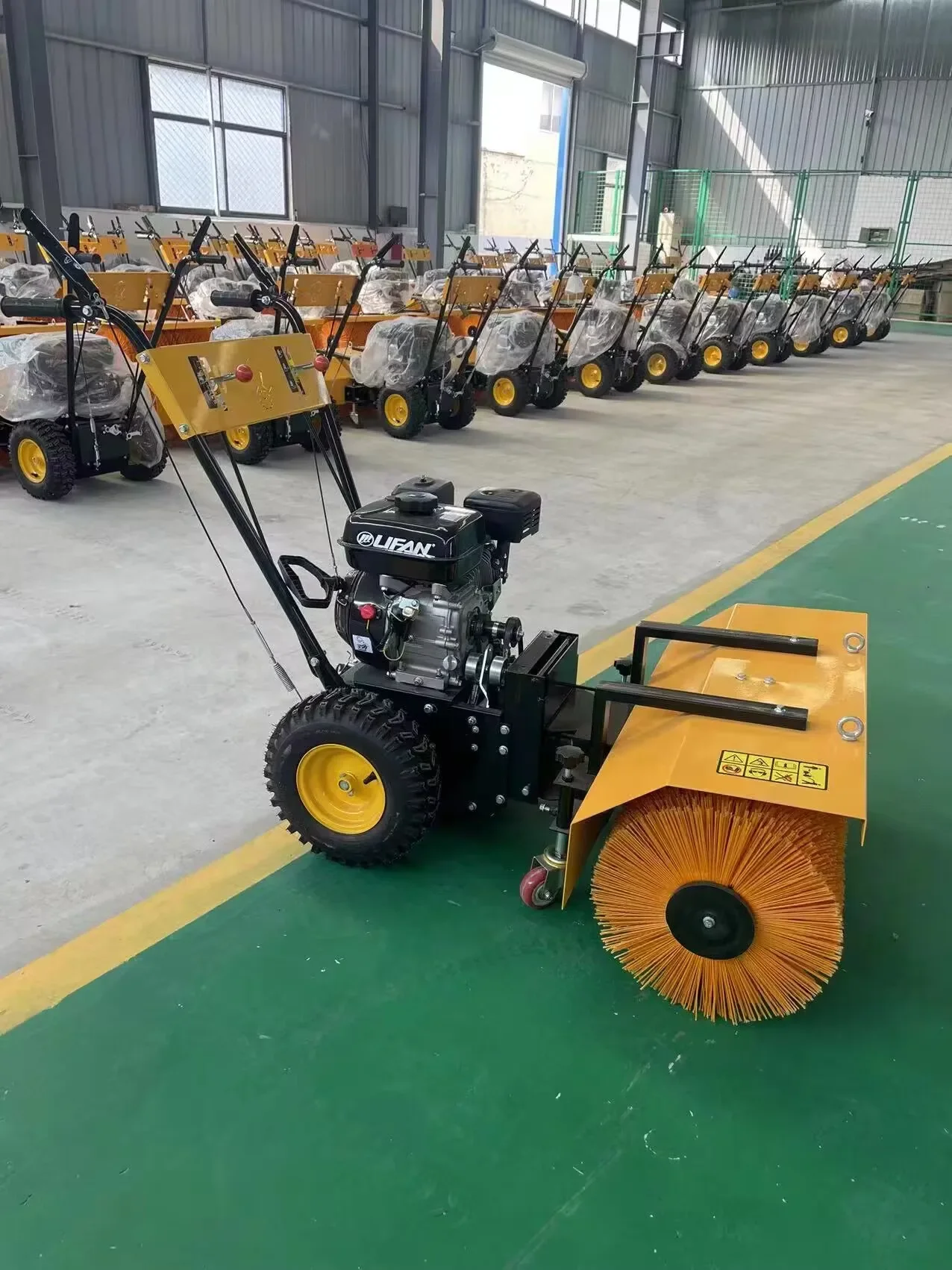 Hand-push small snow removal machine winter road surface snow shoveling equipment snow removal vehicle