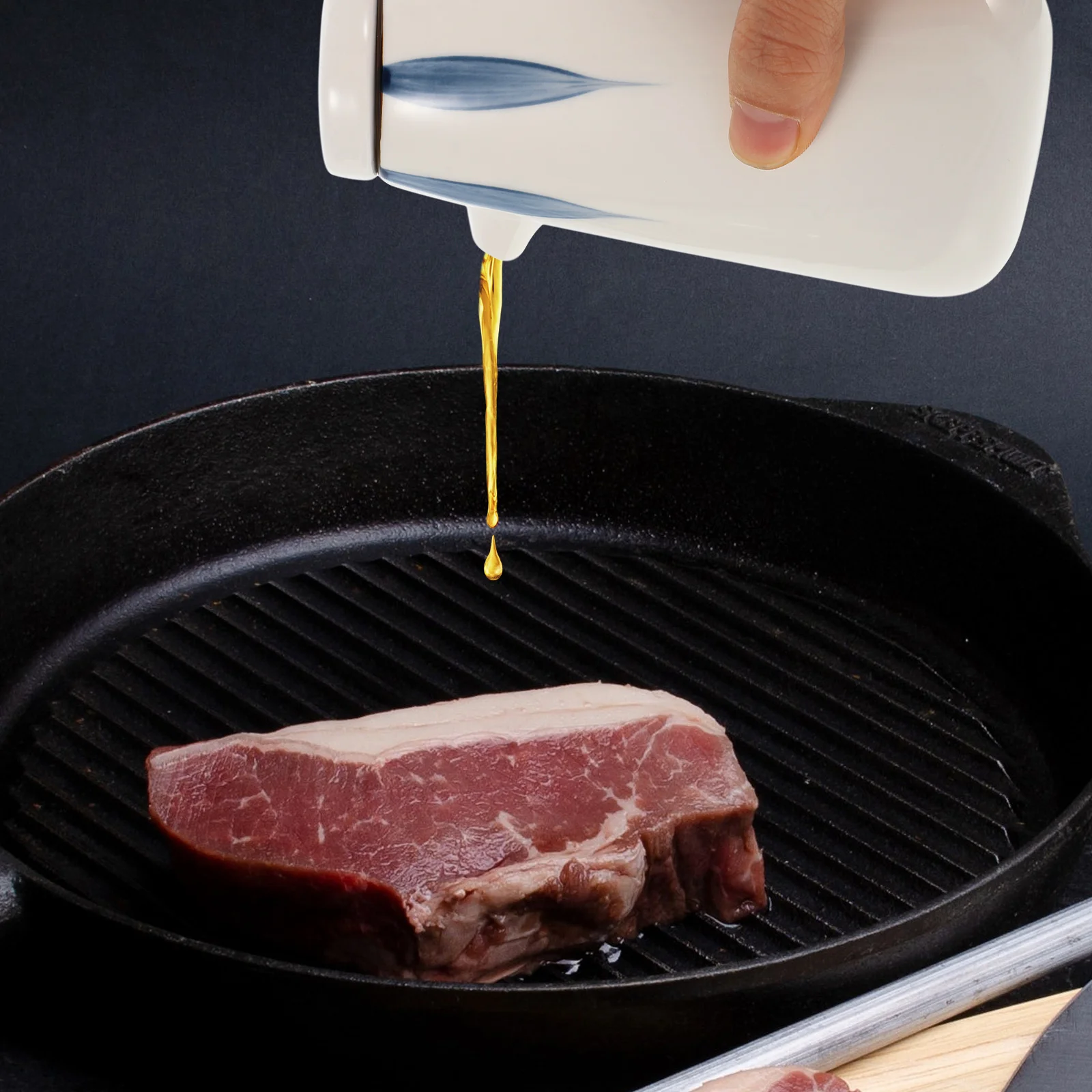 

Elegant Ceramic Vinegar Dispenser Japanese Style Multi-Function Seasoning Pot Keep Spices Fresh Kitchen Decorative Gift