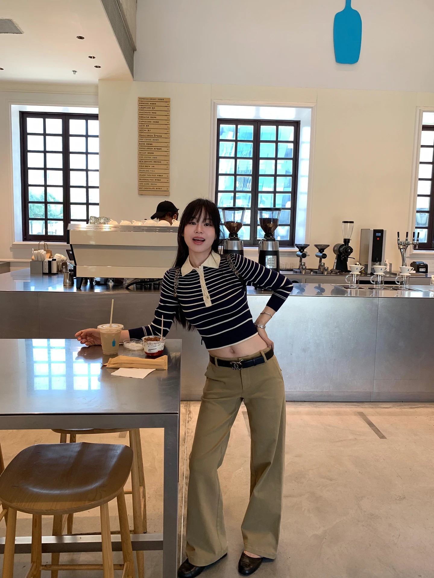 Baumwoll-Stretch-Freizeithose mit niedriger Taille, Khaki, gerade geschnittene Freizeithose aus Baumwolle, Frühherbst, elastische Freizeithose mit niedriger Taille