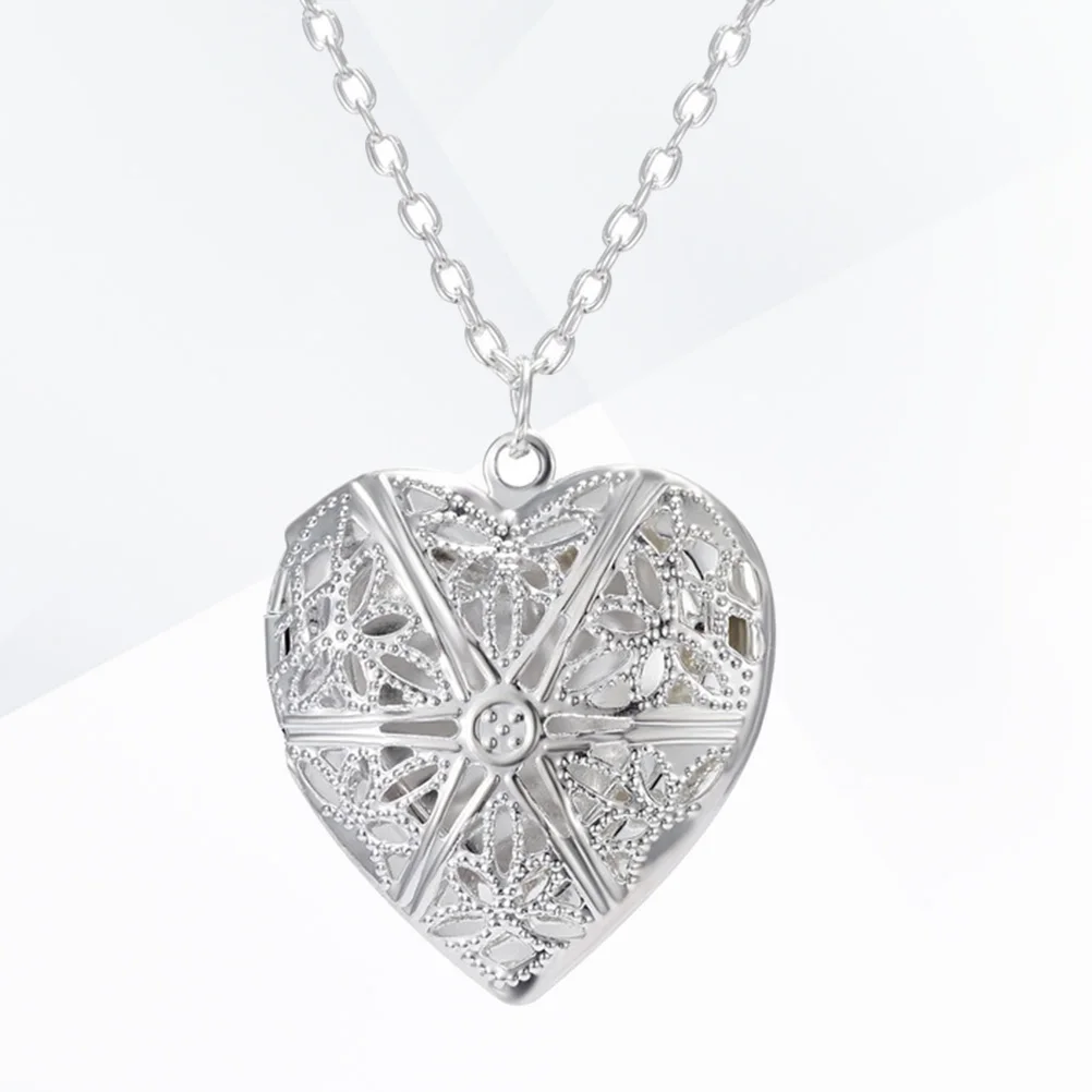 

Creative Alloy Photo Frame Necklace Heart Shape Pendant Carve Jewelry Gift Valentines Birthday Durable Elegant